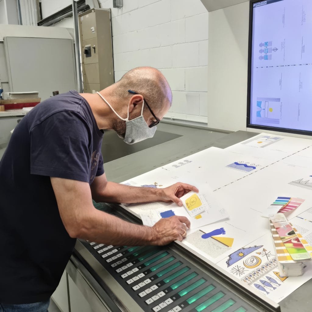 Creation in process, image courtesy La Cama del Sol