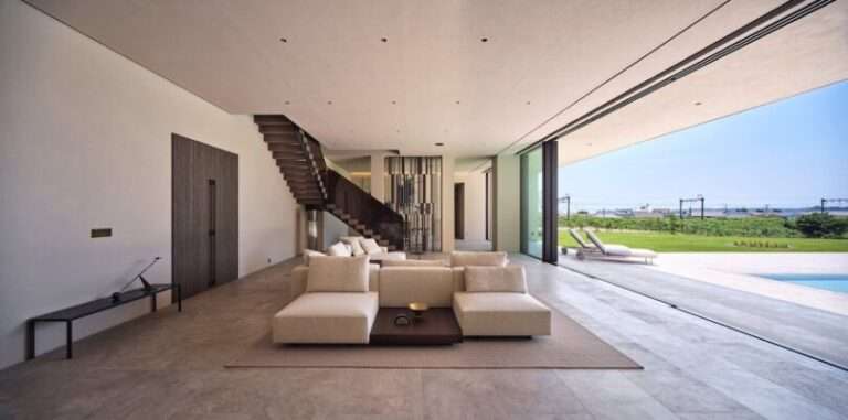 Cubo Design Architect Builds a House Around Light on Water