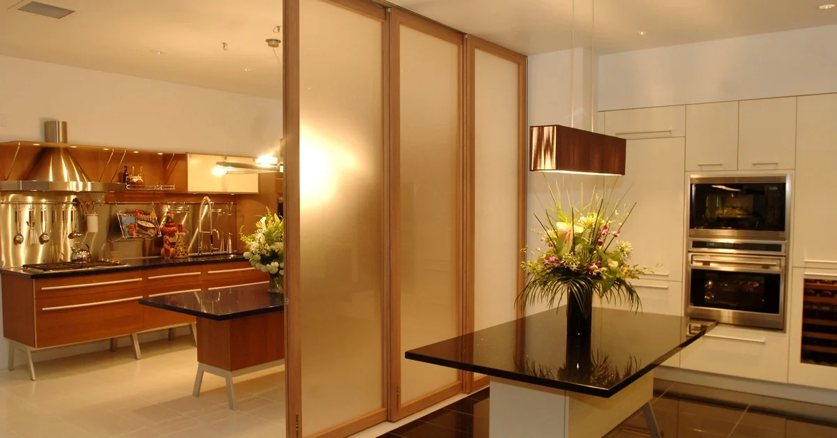 Light-weight partition in the kitchen