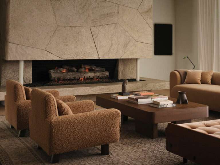 A Modernist Pedigree Preserved by Studio OSKLO in This Trousdale Estate Home