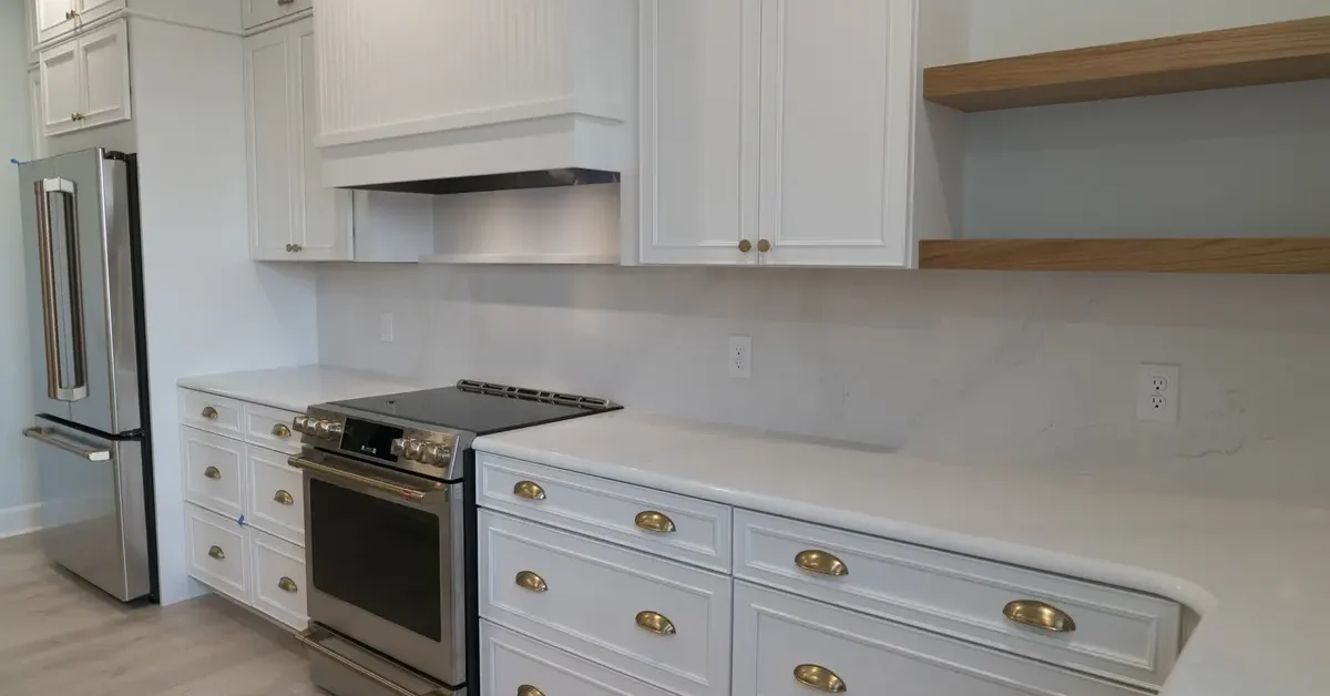 Closed kitchen cabinets that reduce the clutter.