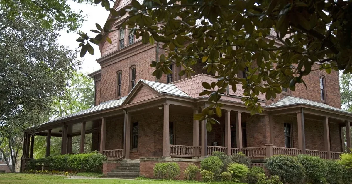 The Oaks, residence of Booker T. Washington, the founder of Tuskegee Institute. The home was built by students at the Institute.