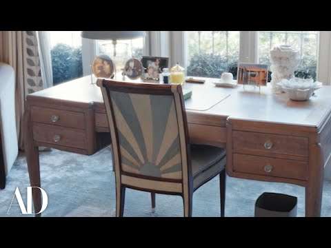 Kelly Ripa Literally Wore a Hole in This Chair