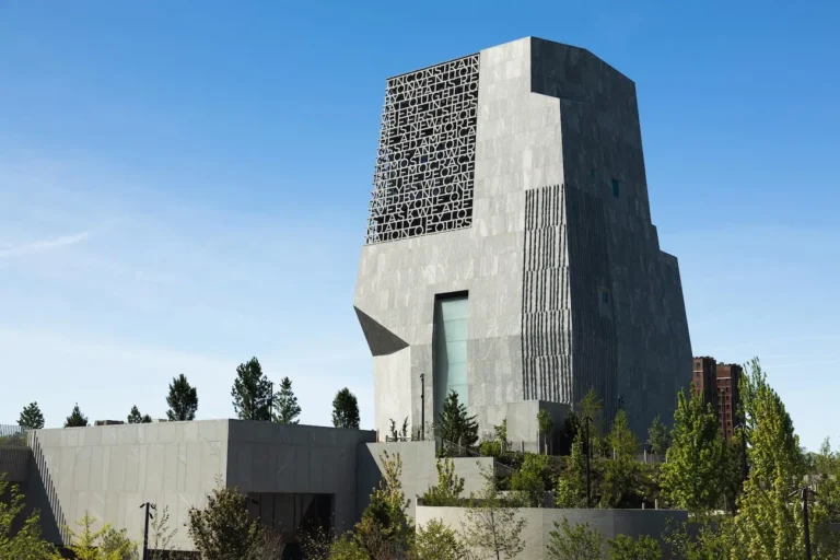 Obama Presidential Center Opens With a Tower Inspired by His Presidency and Chicago’s Architecture
