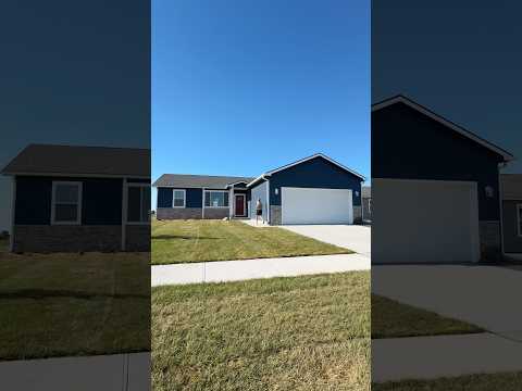 Touring a 1,500 sq ft Prefab Home with an Attached Garage! #hometour