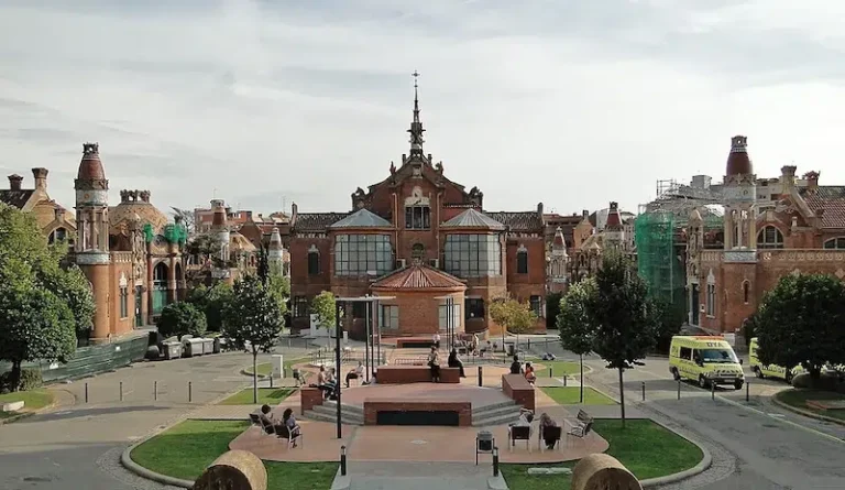 Gorgeous 20th-Century Hospital in Barcelona Was Designed to Heal Through Beauty