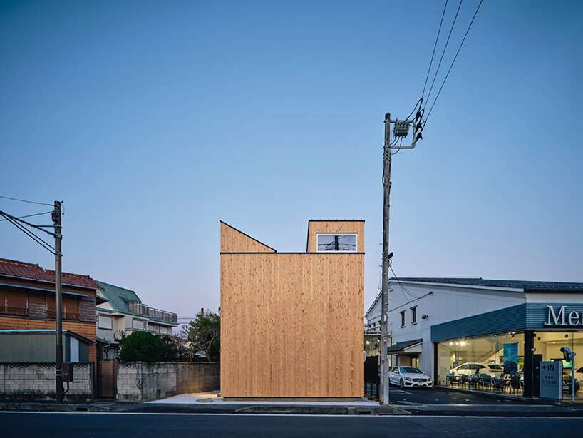 takaaki fuji + yuko fuji builds japanese home to be dismantled and moved with its residents - 1