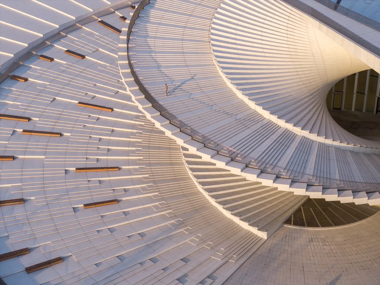 Snøhetta’s Spiral-Shaped Shanghai Grand Opera House Opens