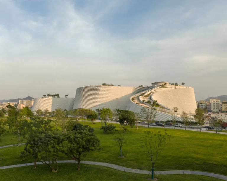 New Shenzhen Natural History Museum Winds Along the Water To Become One With the Landscape
