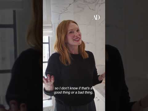 Julianne Moore Can't Live Without a Bathtub