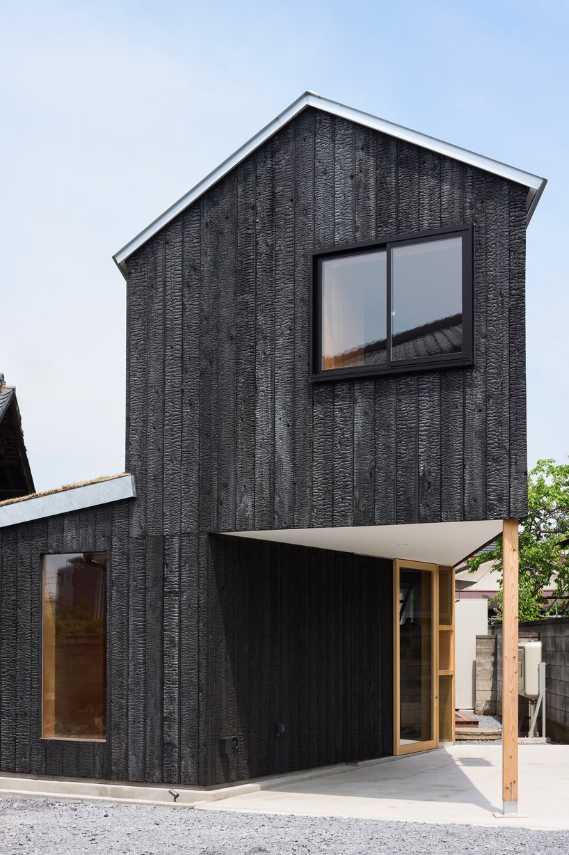 planted roof extends garden over tato architects’ timber house in mibu, japan - 4