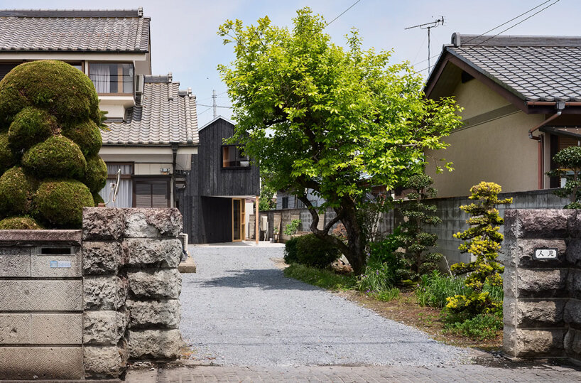 planted roof extends garden over tato architects&rsquo; timber house in mibu, japan - 1